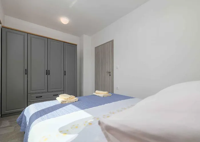 Near In Krk-insel Krk 54916 * Krk Town